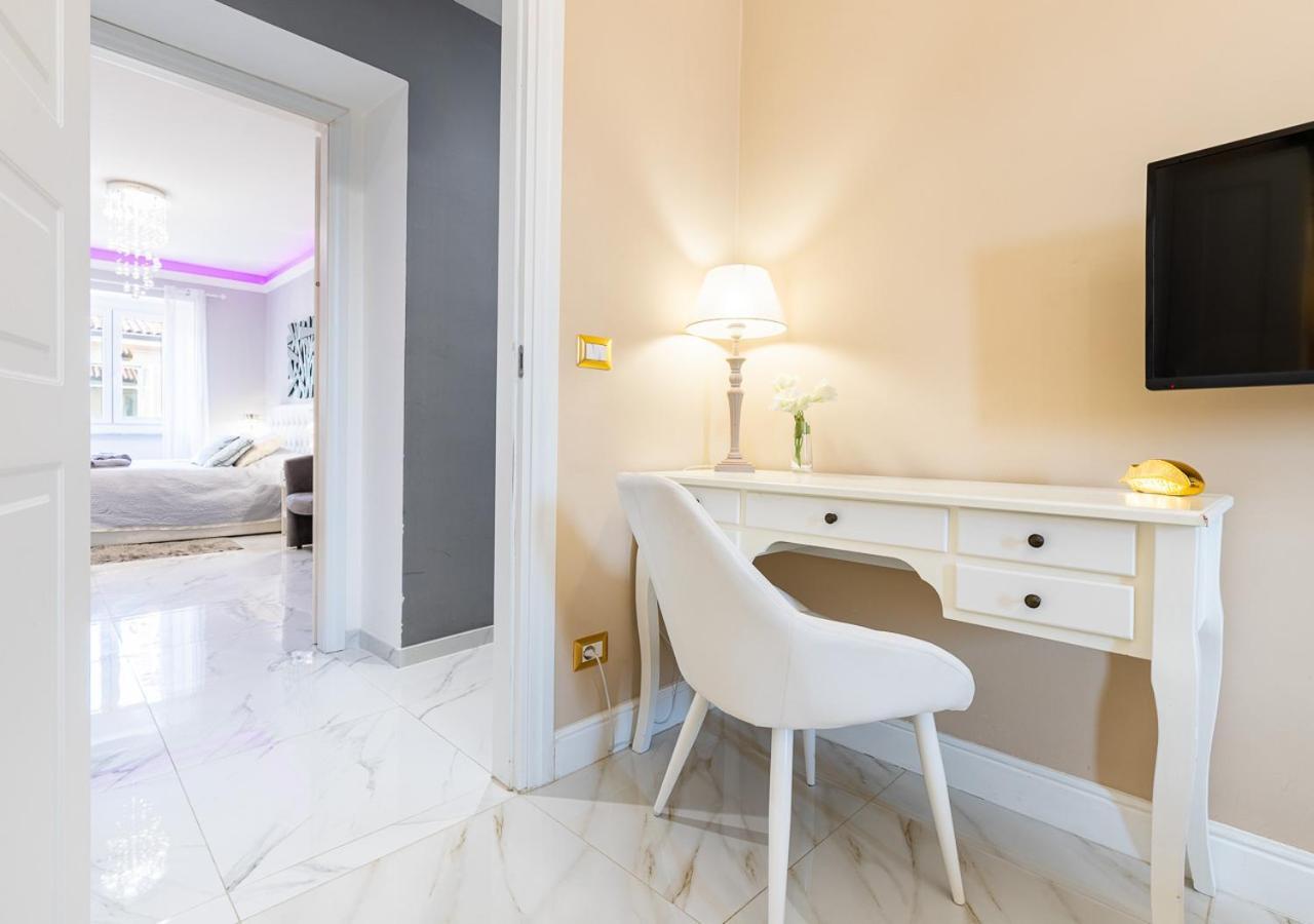 ELEGANT SUITE - in centro PortaNuova Turim Exterior foto