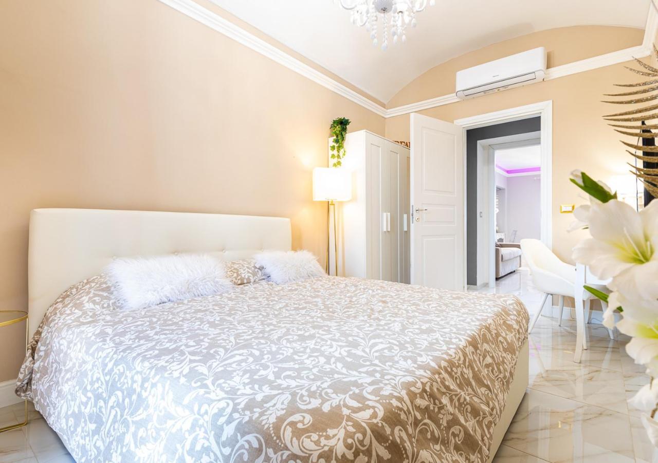 ELEGANT SUITE - in centro PortaNuova Turim Exterior foto