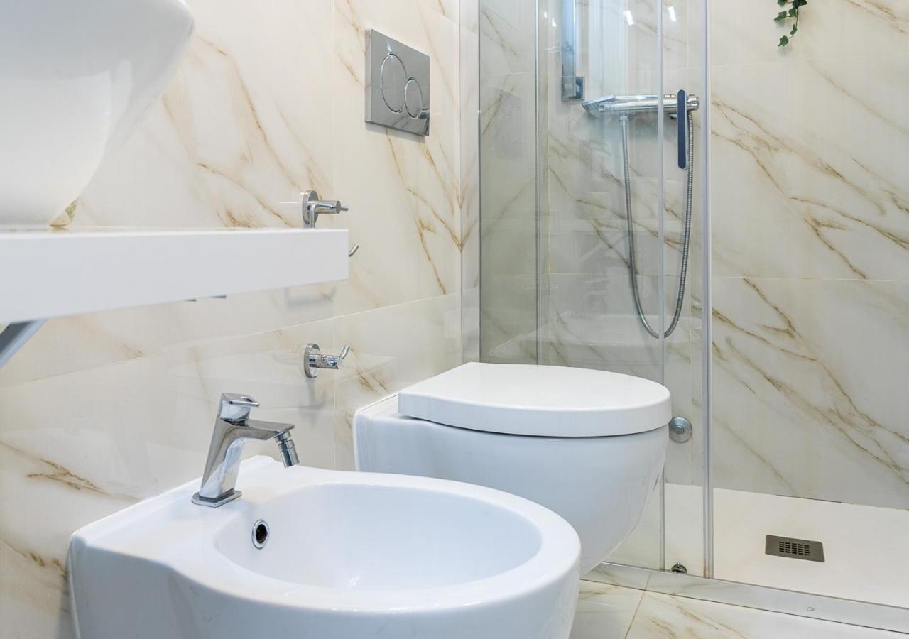 ELEGANT SUITE - in centro PortaNuova Turim Exterior foto